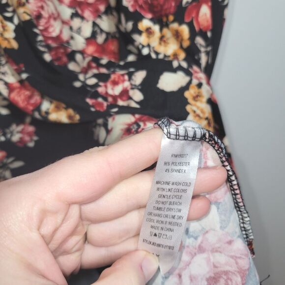 Vibe Black Floral T-Shirt Keyhole Dress 1X - Picture 3 of 8